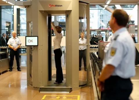 Nem szeretik a türelmetlen utasokat a repülőtér biztonsági ellenőrzésénél