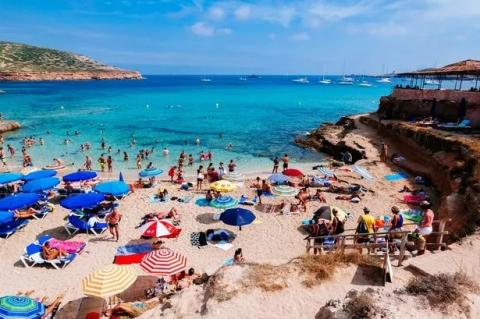 Ibiza a legnépszerűbb, Leszbosz a legkevésbé népszerű sziget Európában